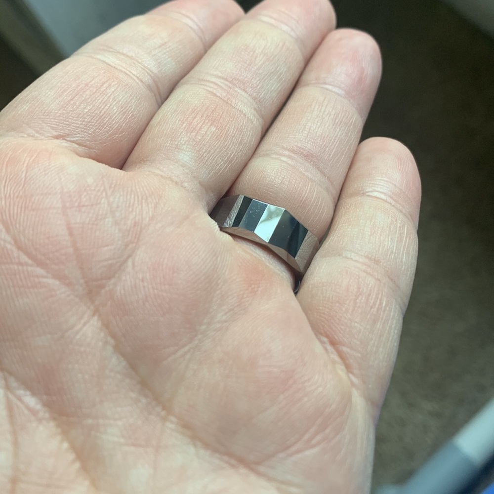 Tungsten Ring - Picture 2 of 5
